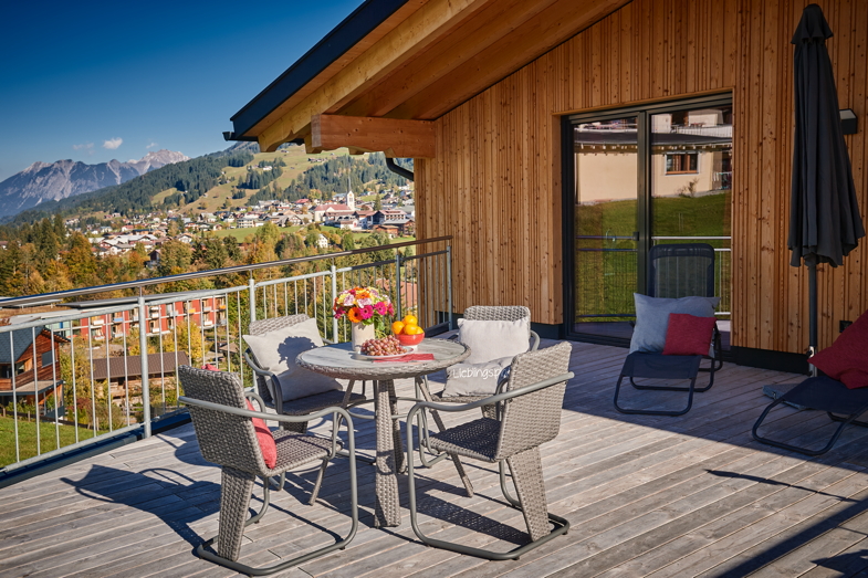 Riesige West-Terrasse mit Bergblick